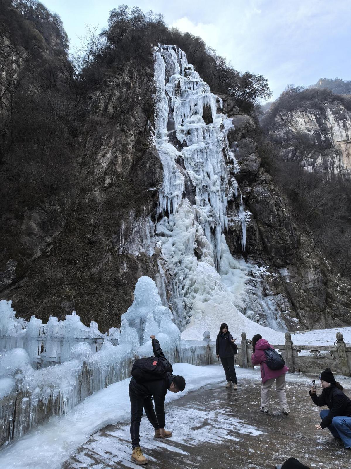 賞秦嶺 看雪山 泡溫泉 太白山景區(qū)實(shí)現(xiàn)“全年游 全域游”